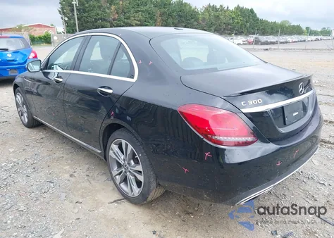 2019 Mercedes-Benz C 300 4Matic z USA, uszkodzony, nr VIN WDDWF8EB4KR512866